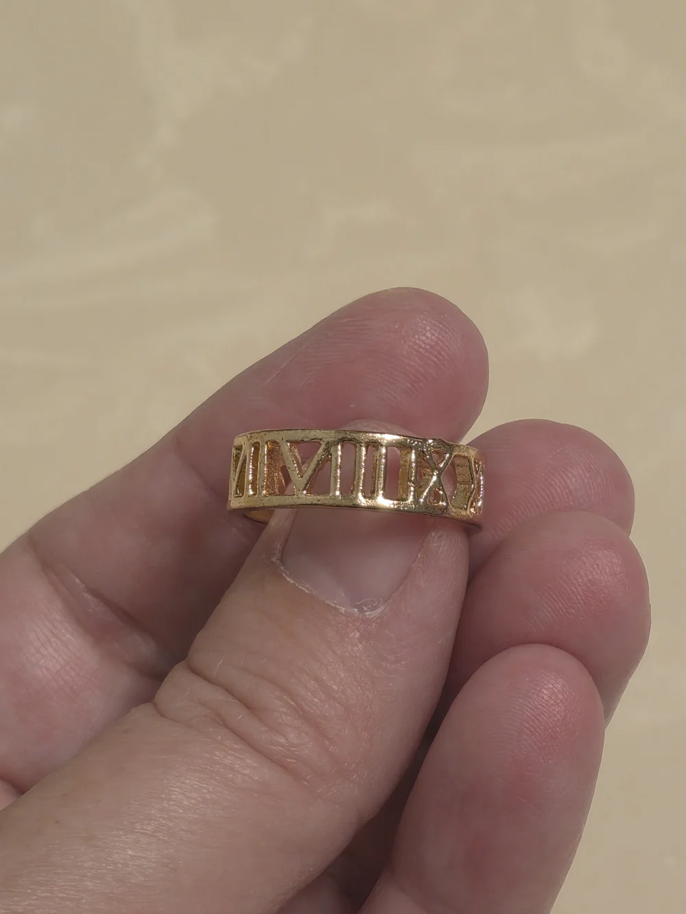 Men's Gold Roman Numeral Open Band Ring Size 8